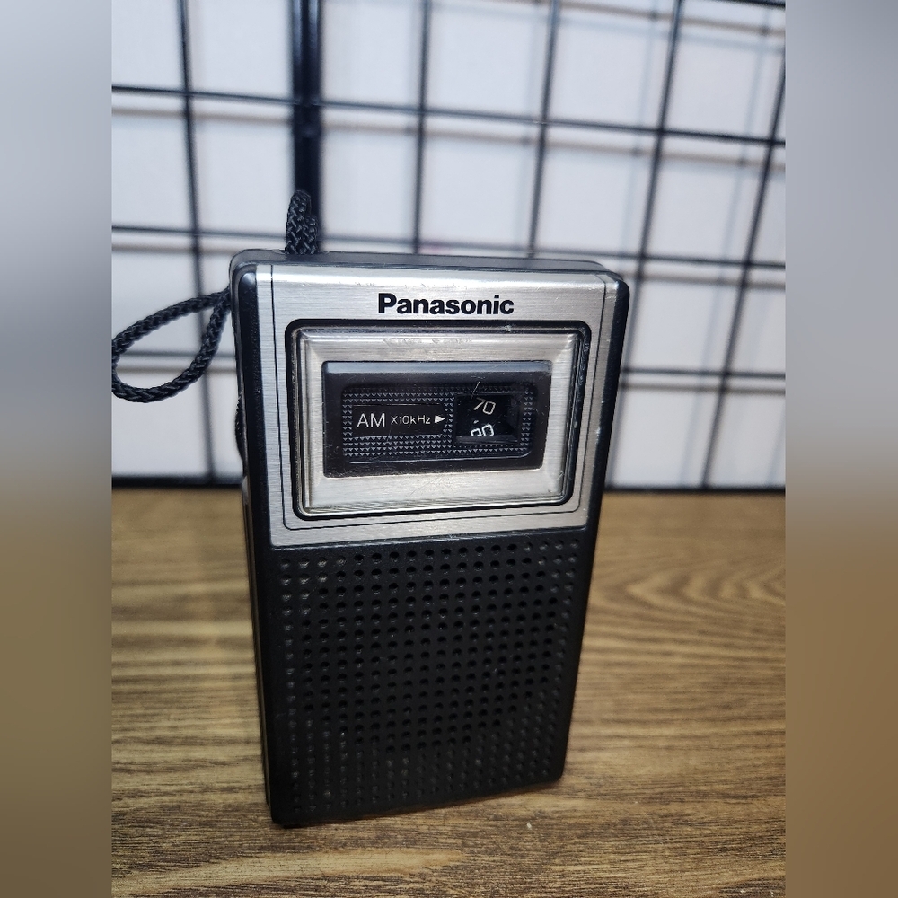 Vintage ￼Panasonic R-1019 Broadcast Receiver Transistor Radio TESTED WORKS AM